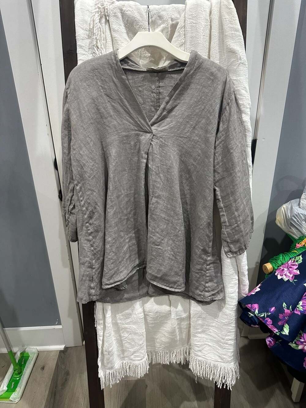 Cobblestone Living Grey Linen V-Neck 3/4 Sleeve High-Low Tunic Blouse